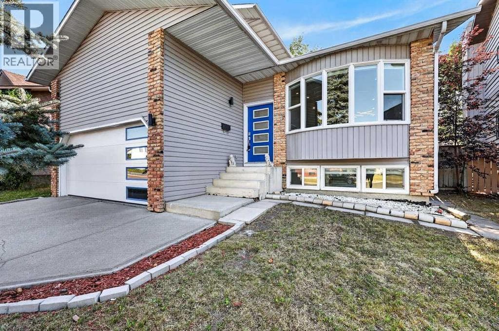 55 Whitehaven Crescent NE