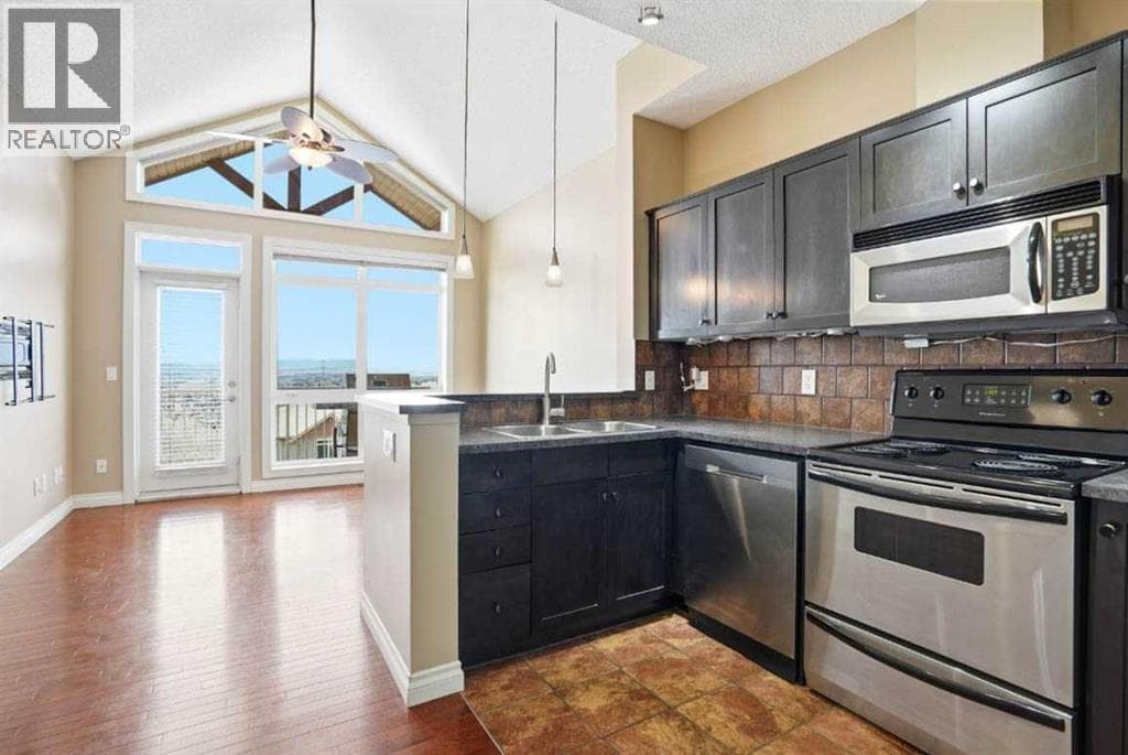 11, 148 Rockyledge View NW