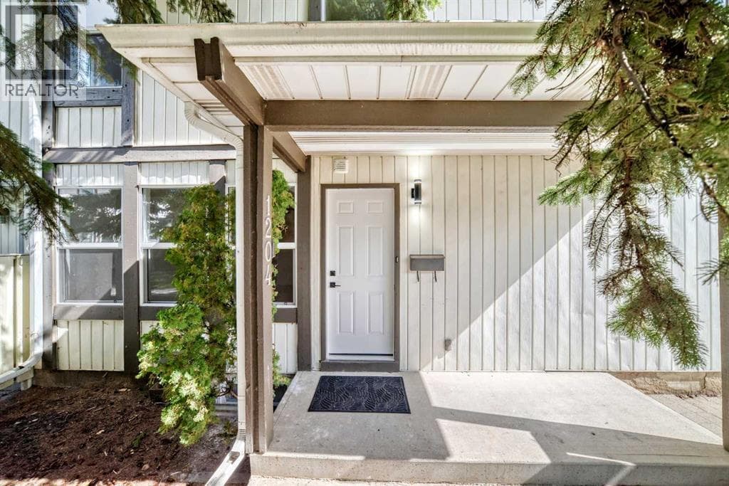 1204, 544 Blackthorn Road NE