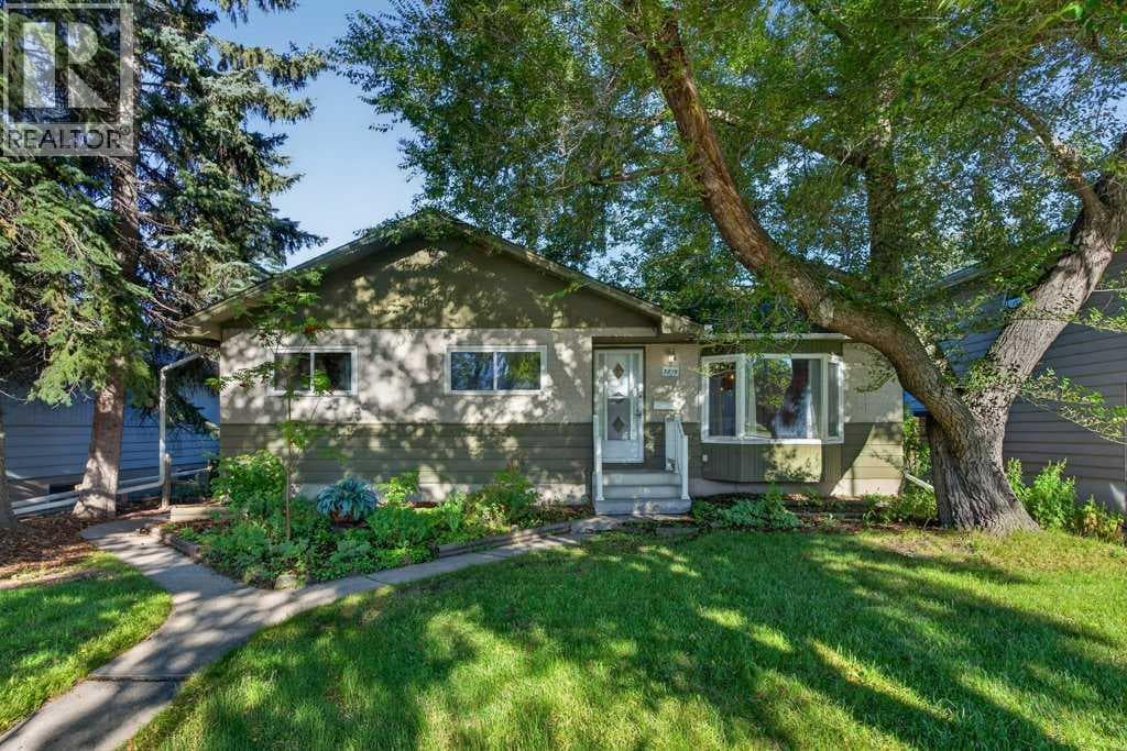 3819 Charleswood Drive NW