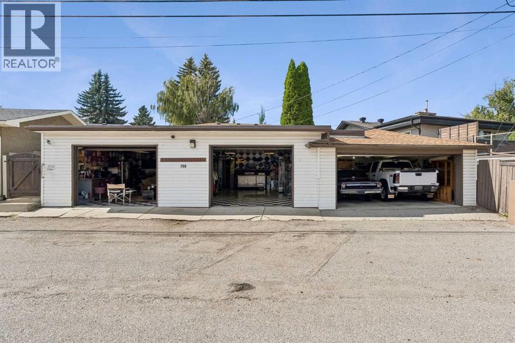 708 Lake Bonavista Drive SE