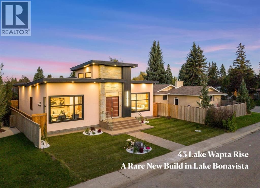 43 Lake Wapta Rise SE