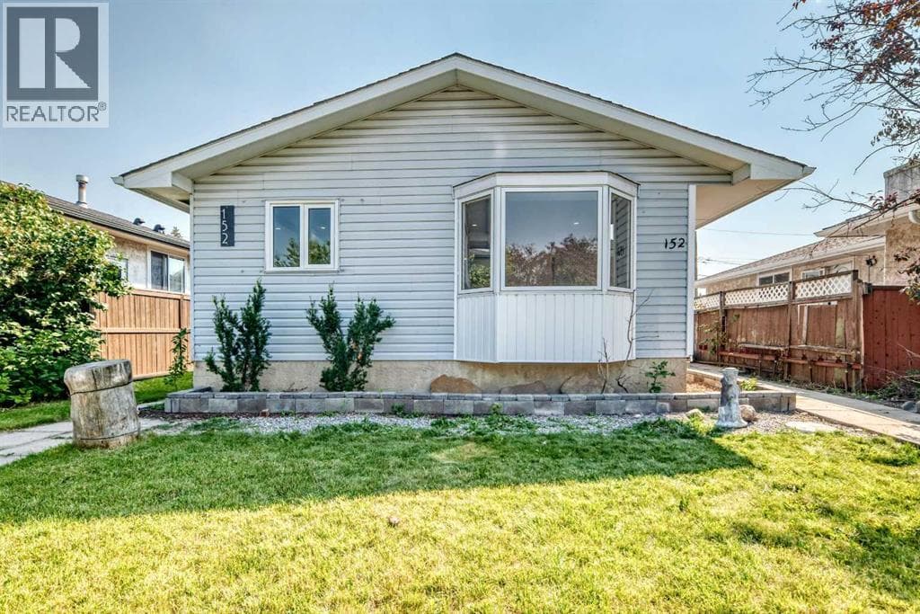 152 Maranda Close NE