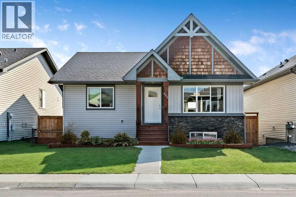 605 Country Meadows Close NW