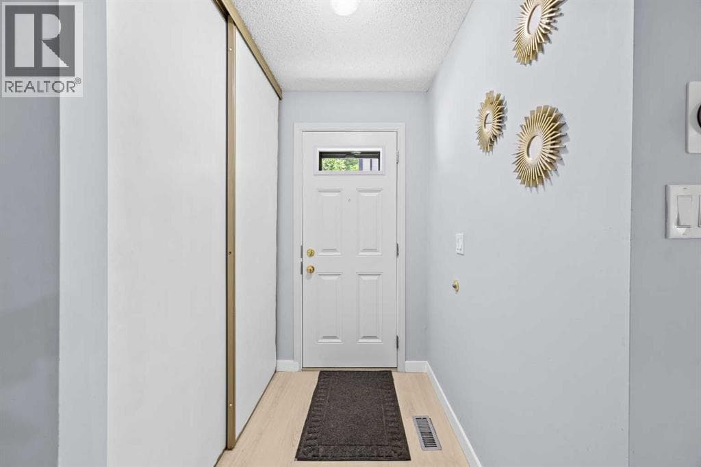 16, 115 Bergen Road NW