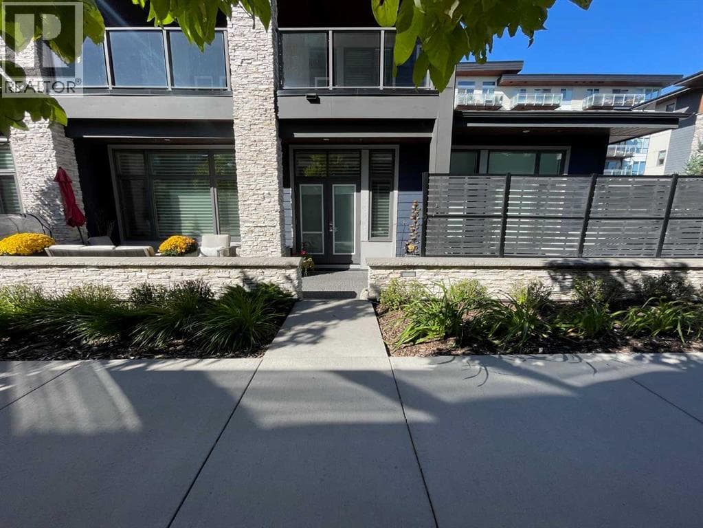101, 10 Mahogany Circle SE
