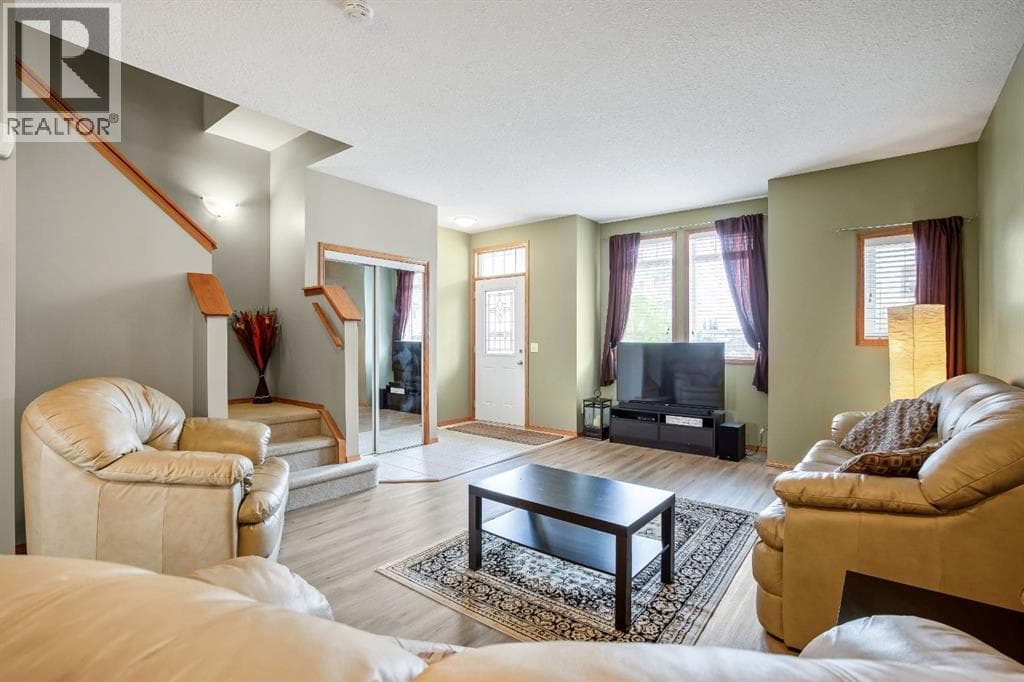 209 Strathcona Circle