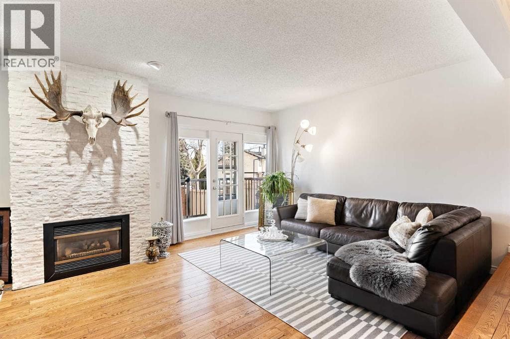 33, 448 Strathcona Drive SW