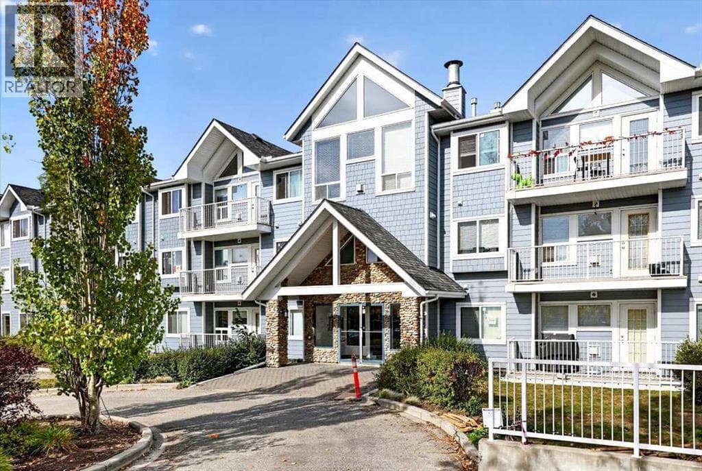 212, 7 Harvest Gold Manor NE