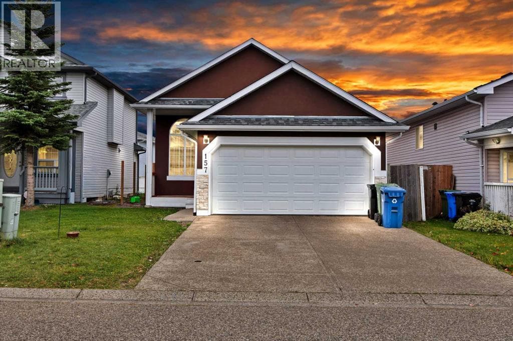 157 Saratoga Close NE