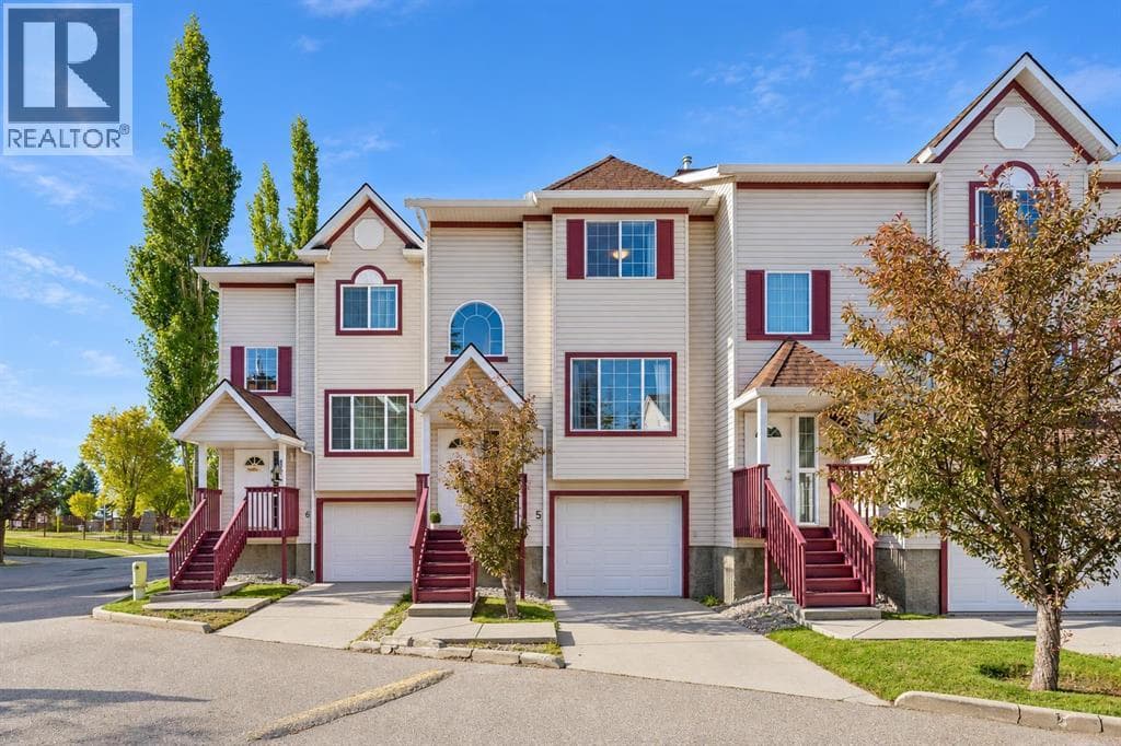 5, 15 Rocky Ridge Gate NW