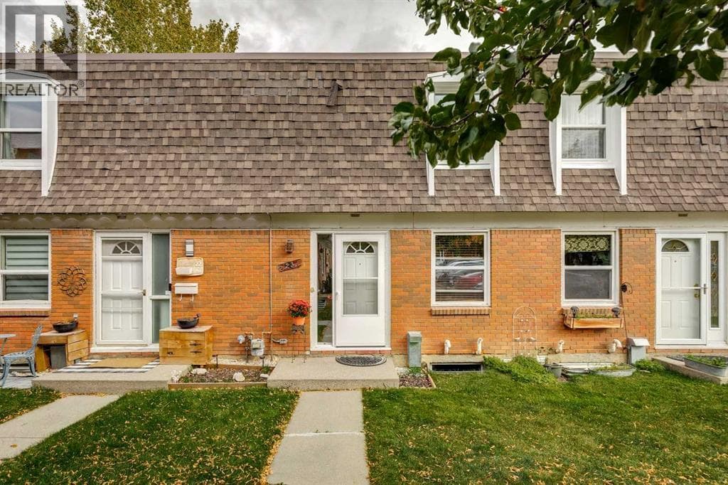 23, 330 Canterbury Drive SW