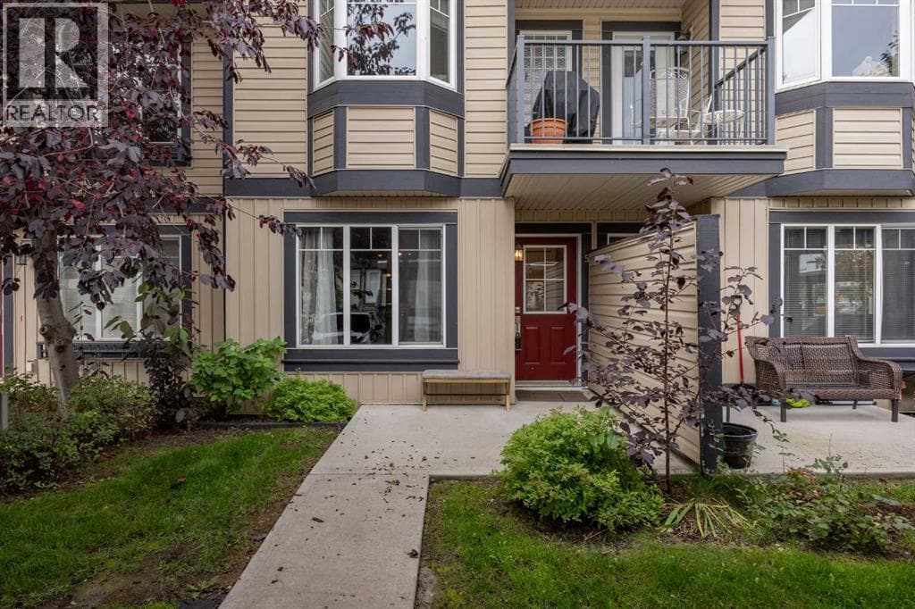 5, 133 Copperpond Heights SE