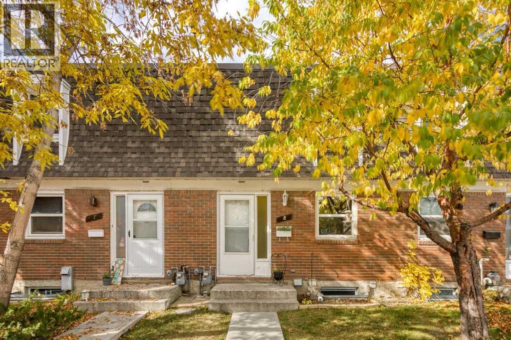 8, 330 Canterbury Drive SW