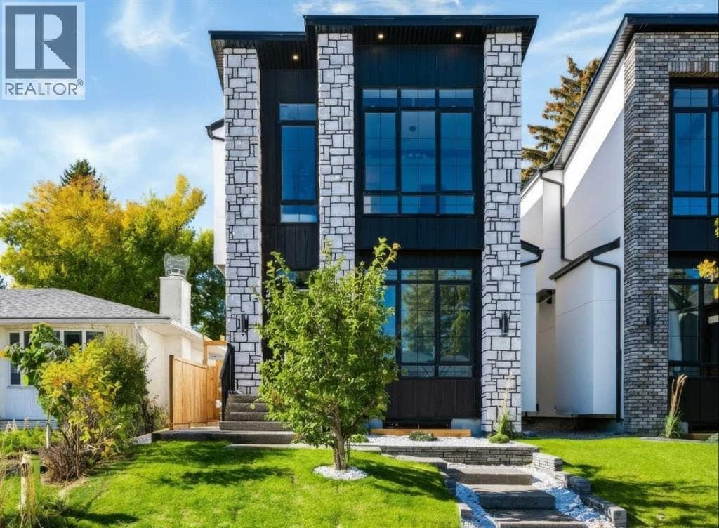2221 Halifax Crescent NW