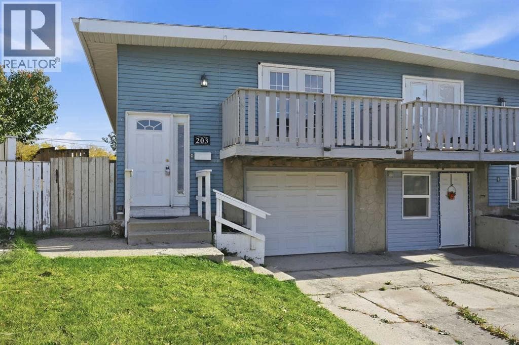 203 Penbrooke Close SE