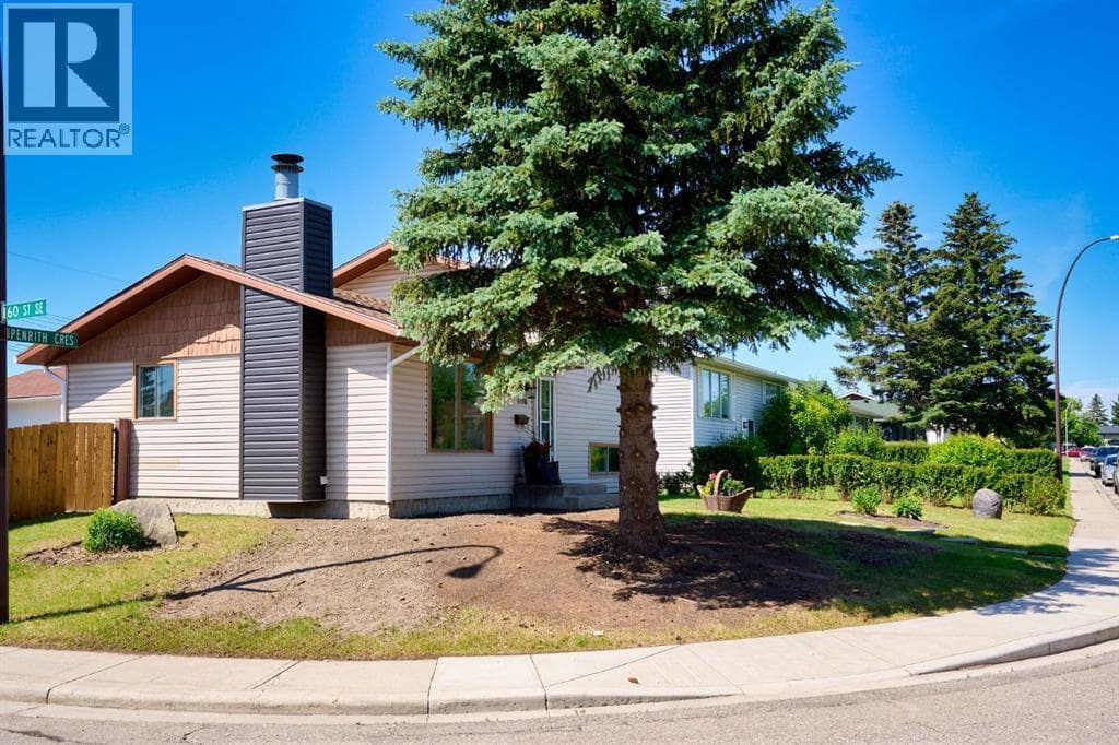 1176 Penrith Crescent SE