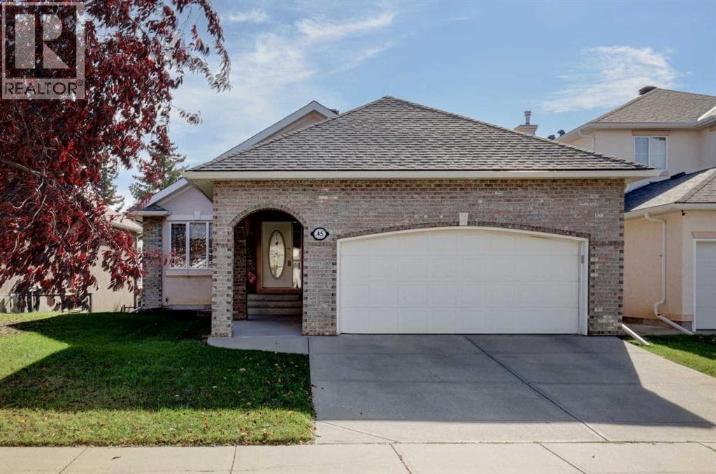 45 Panorama Hills Manor NW
