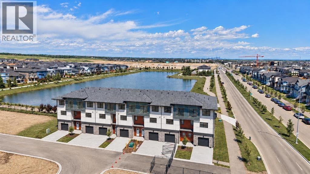 705, 30 Creekside Villas SW
