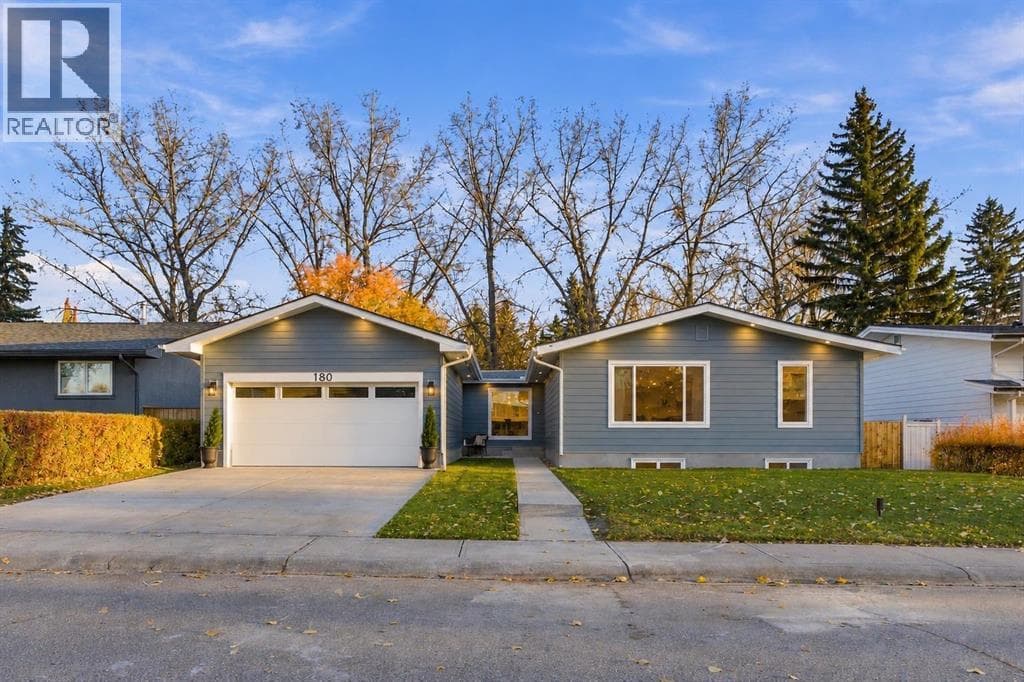 180 Maple Court Crescent SE