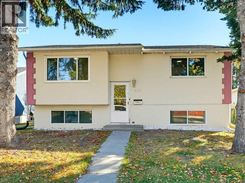 215 Rundlecairn Road NE