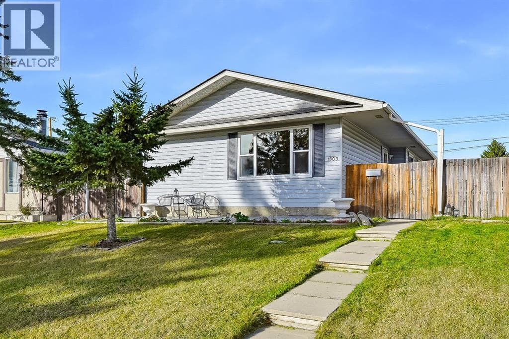 1303 Penedo Crescent SE