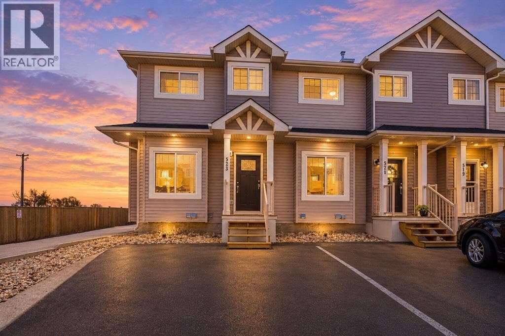 523 Strathaven Mews