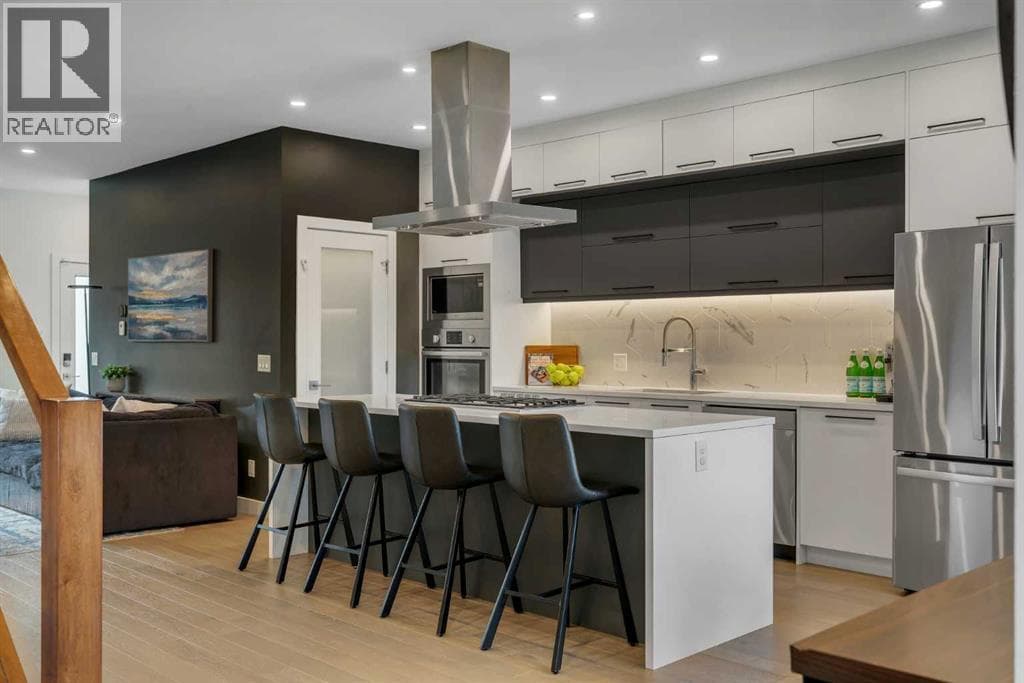 2327B Osborne Crescent SW