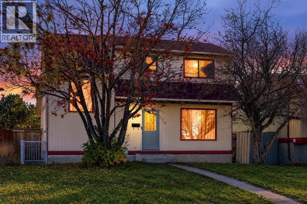 128 fallswater Crescent NE