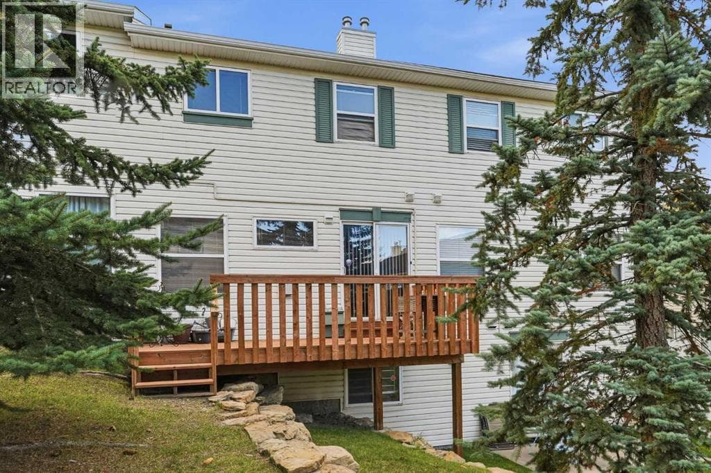 58 Country Hills Villas NW