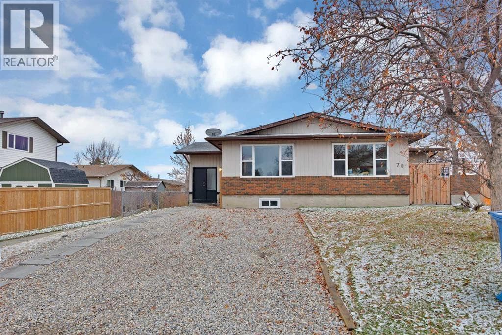 72 Fonda Crescent NE