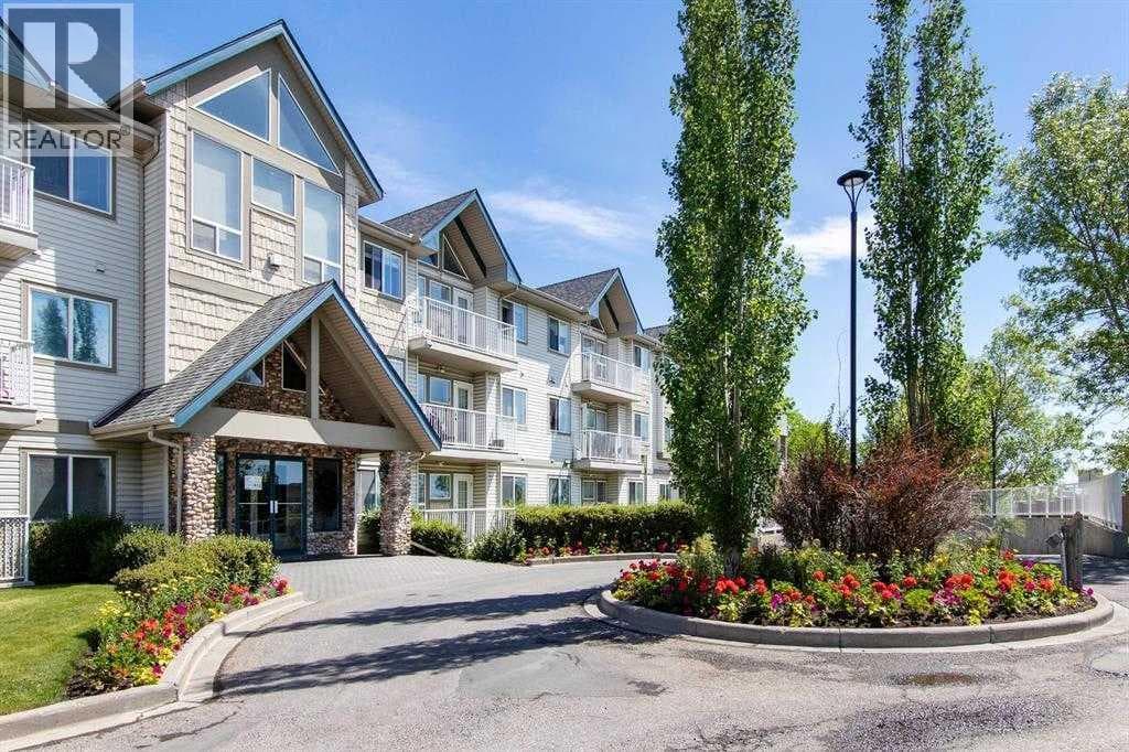 212, 7 Harvest Gold Manor NE