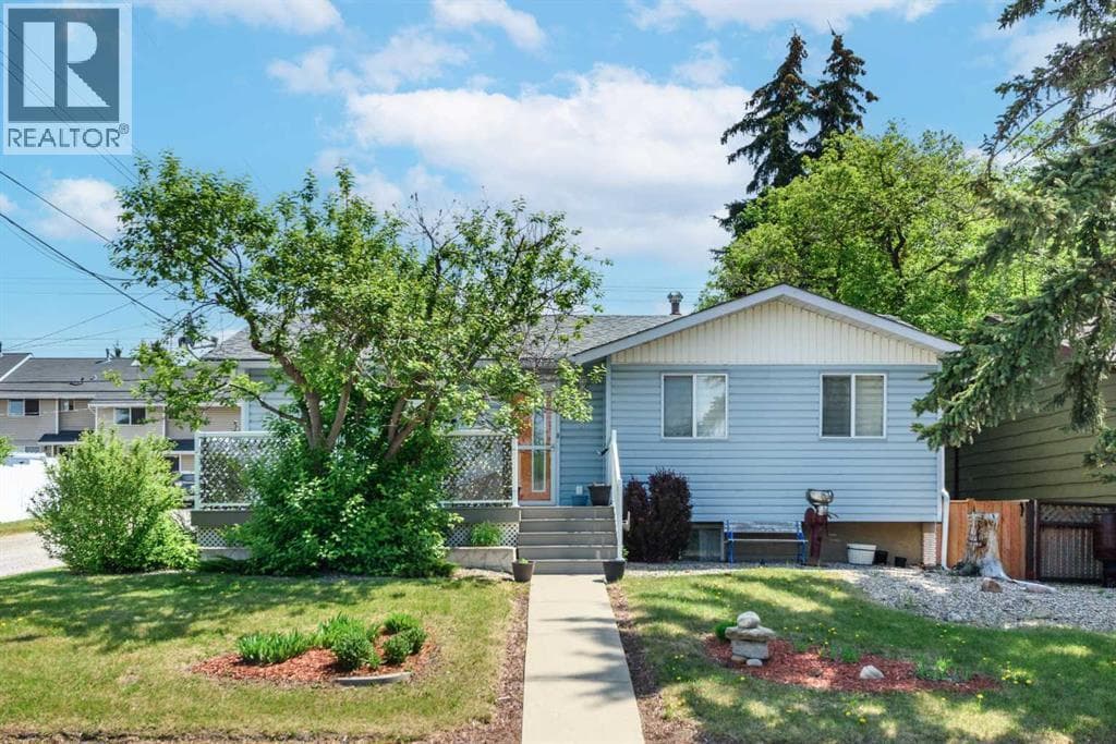 208 Van Horne Crescent NE