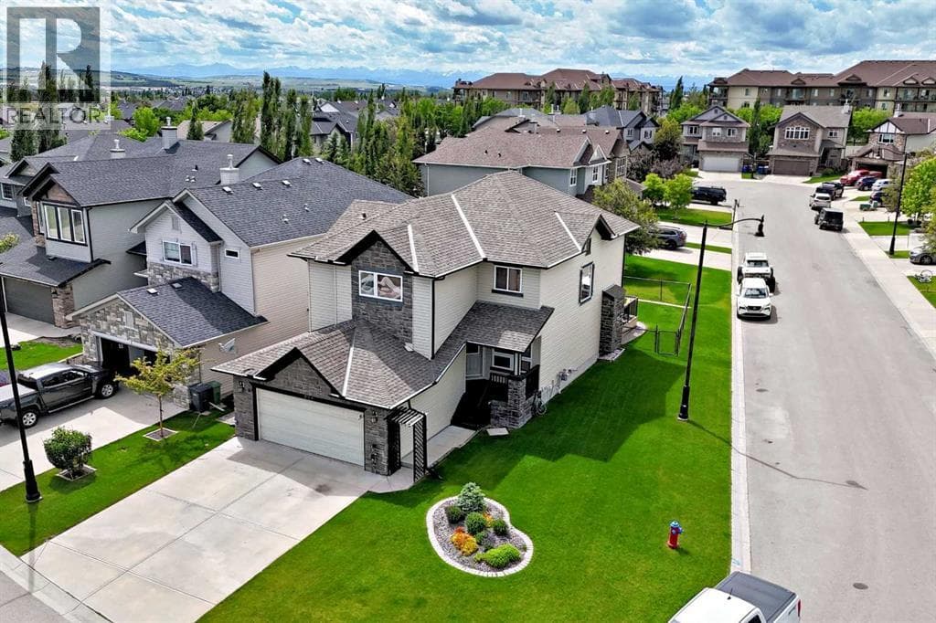 209 Crystal Green Point
