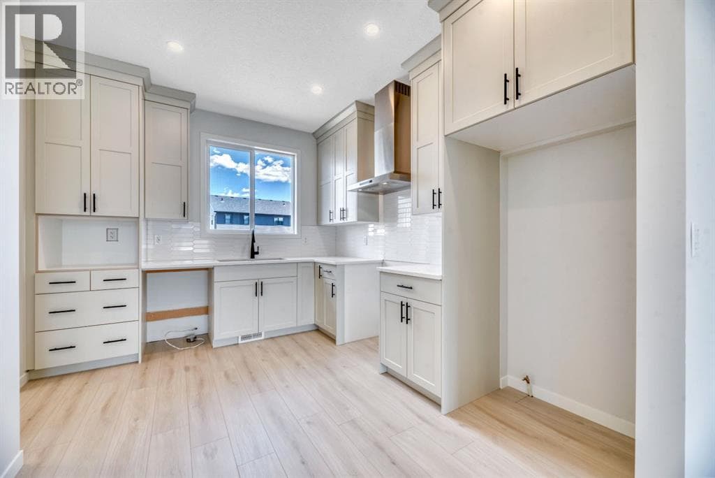 28 Mitchell Way NW
