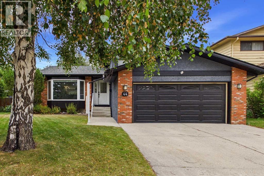 44 Woodbrook Place SW