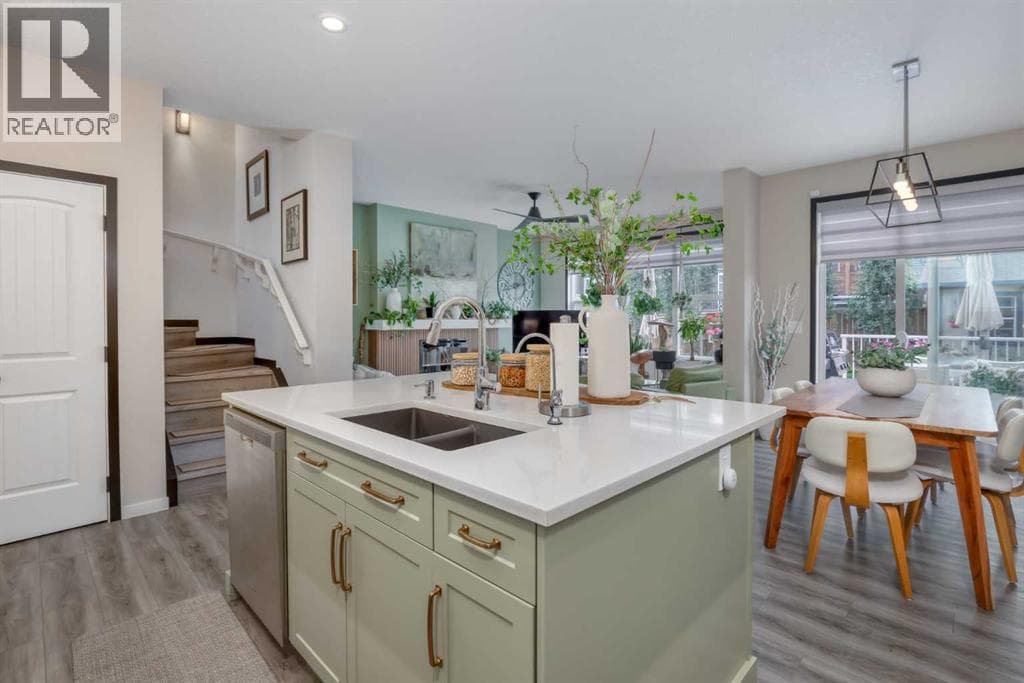 582 Rivercrest View