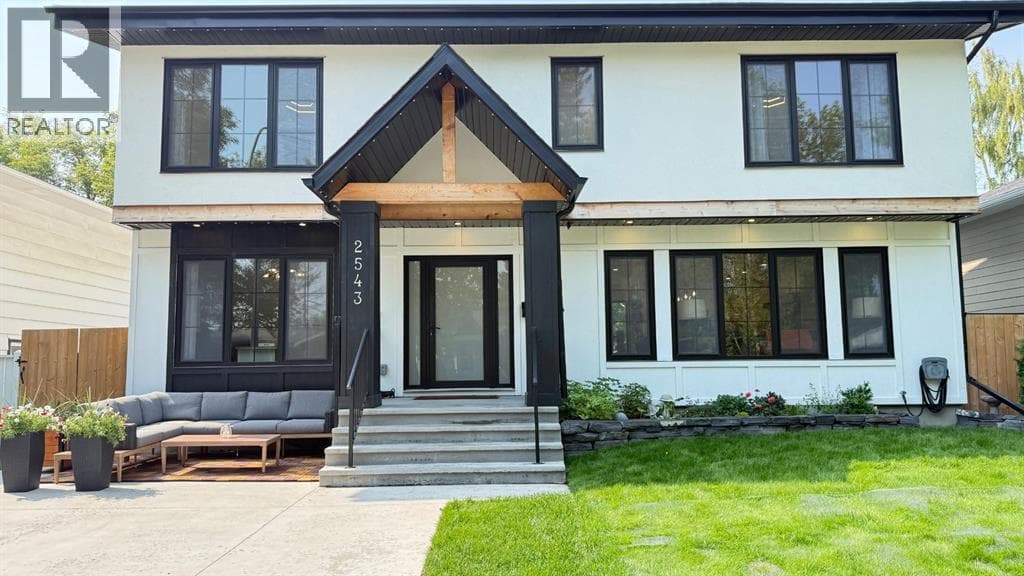 2543 Chicoutimi Drive NW