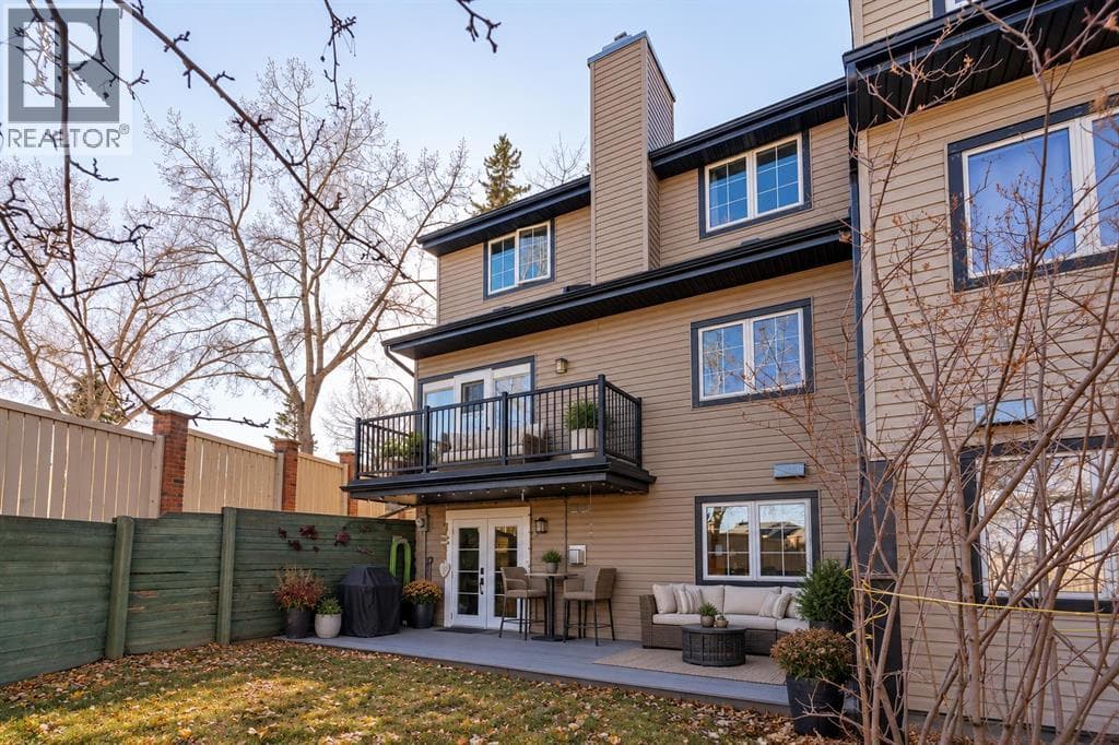 33, 448 Strathcona Drive SW